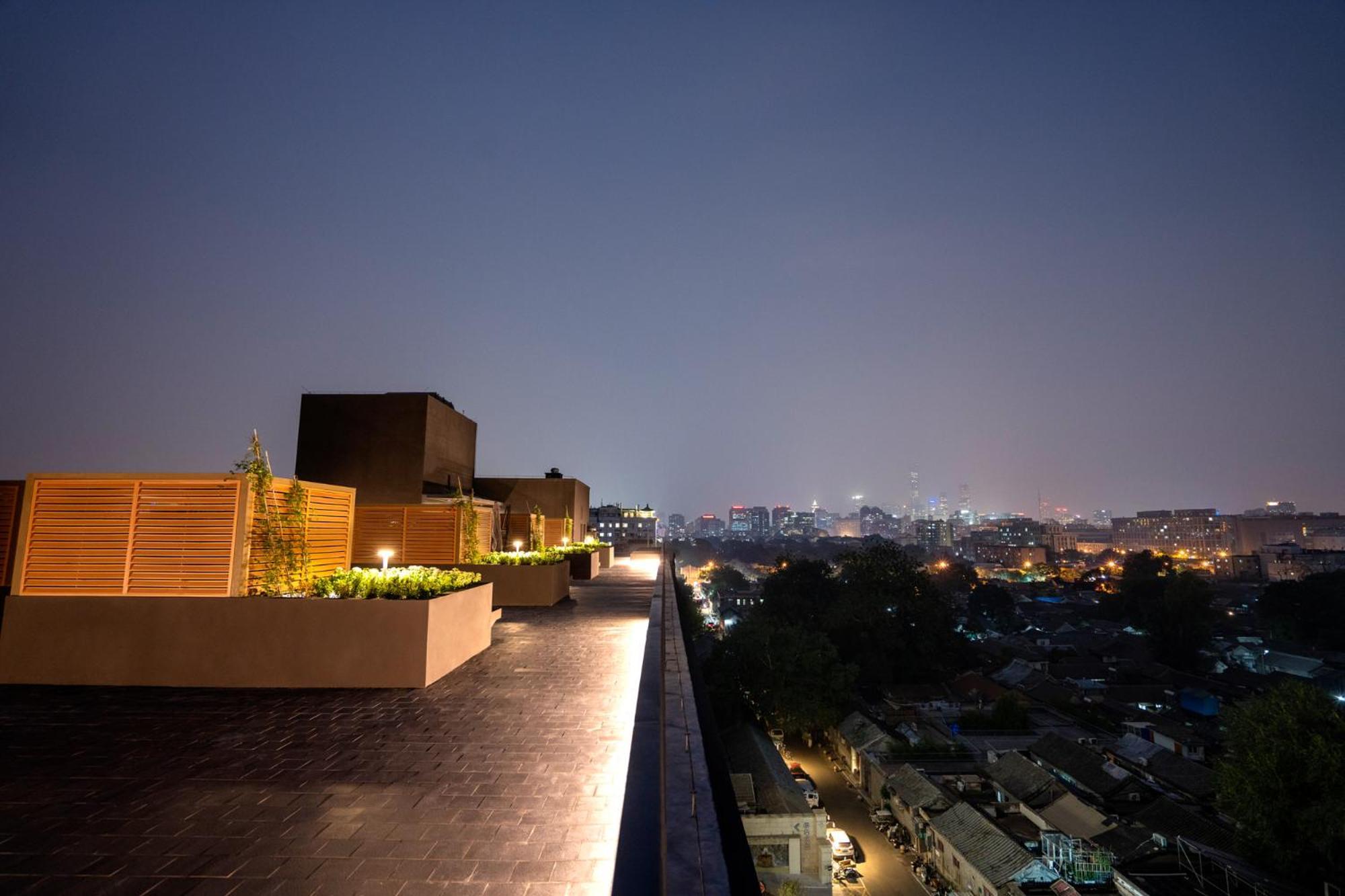 Base-Beijing Wangfujing Serviced Apartment- In Hutong &Bike Rental &Close To Forbidden City, Tian'Anmen Square &Subway Nearby &Free Coffee &Washing Machine,Kitchen &Restaurant Discount &English Speaking &High Speed Free Wifi 외부 사진 View from the rooftop