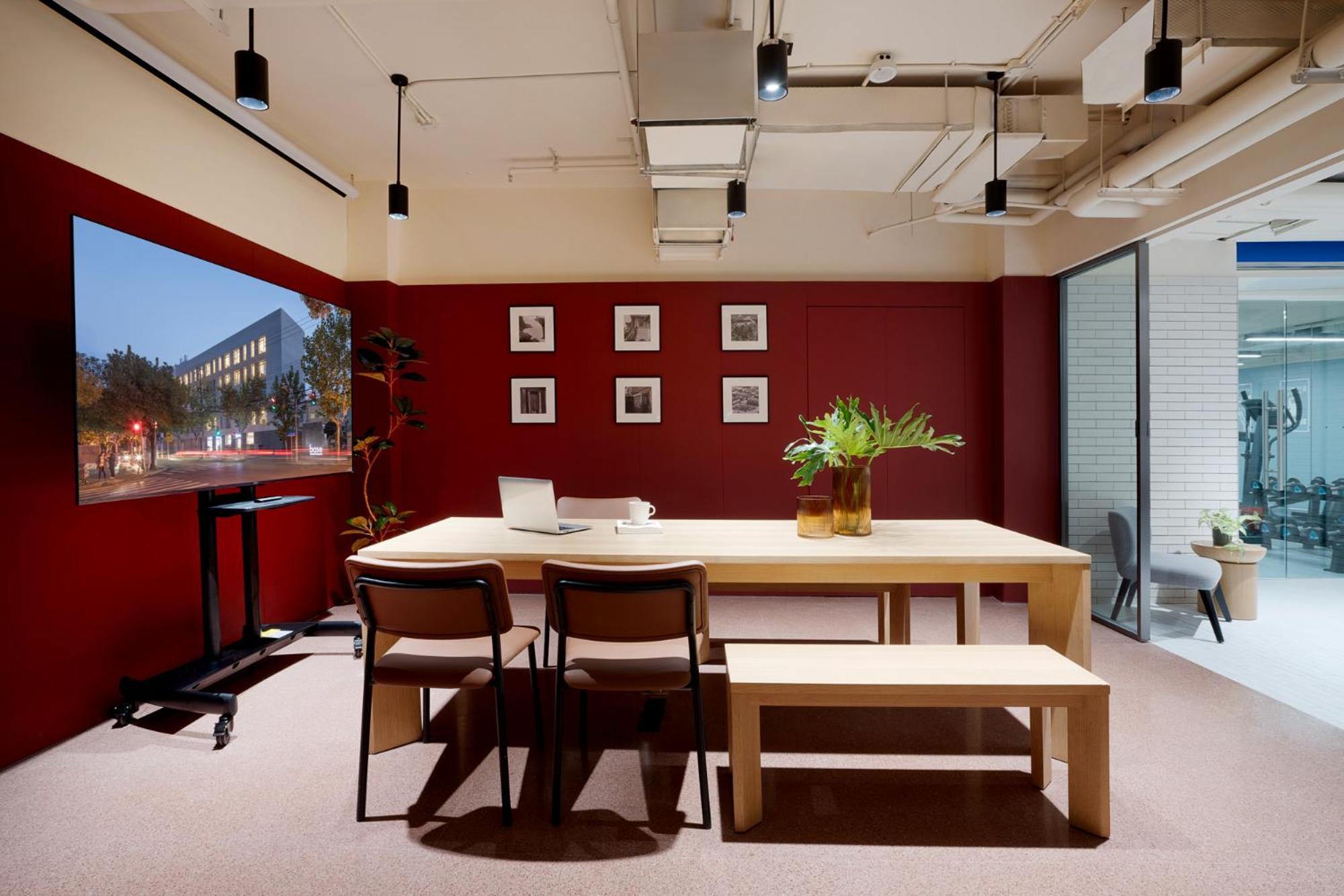 Base-Beijing Wangfujing Serviced Apartment- In Hutong &Bike Rental &Close To Forbidden City, Tian'Anmen Square &Subway Nearby &Free Coffee &Washing Machine,Kitchen &Restaurant Discount &English Speaking &High Speed Free Wifi 외부 사진 The interior of the library
