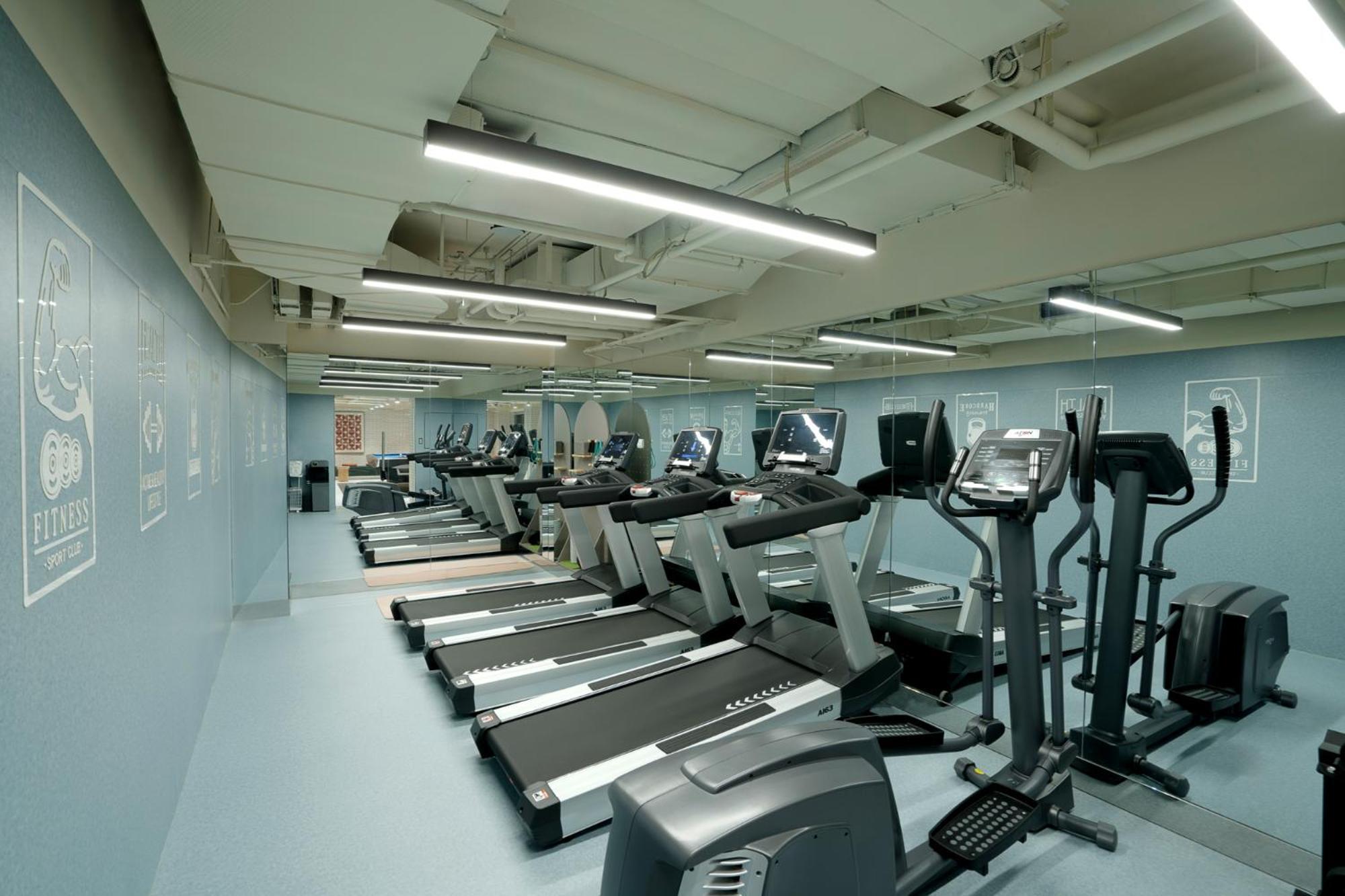 Base-Beijing Wangfujing Serviced Apartment- In Hutong &Bike Rental &Close To Forbidden City, Tian'Anmen Square &Subway Nearby &Free Coffee &Washing Machine,Kitchen &Restaurant Discount &English Speaking &High Speed Free Wifi 외부 사진 The gym at the National Olympic Training Centre