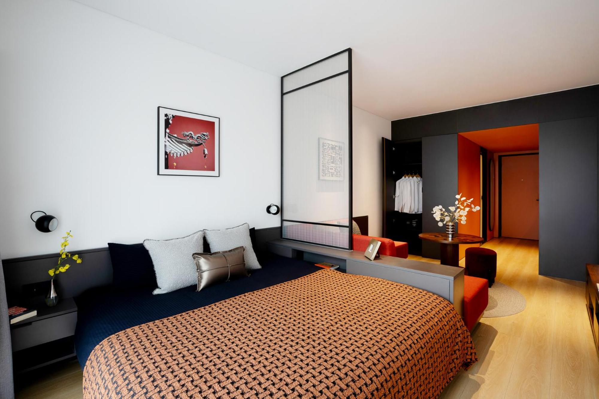 Base-Beijing Wangfujing Serviced Apartment- In Hutong &Bike Rental &Close To Forbidden City, Tian'Anmen Square &Subway Nearby &Free Coffee &Washing Machine,Kitchen &Restaurant Discount &English Speaking &High Speed Free Wifi 외부 사진 A room at the hotel