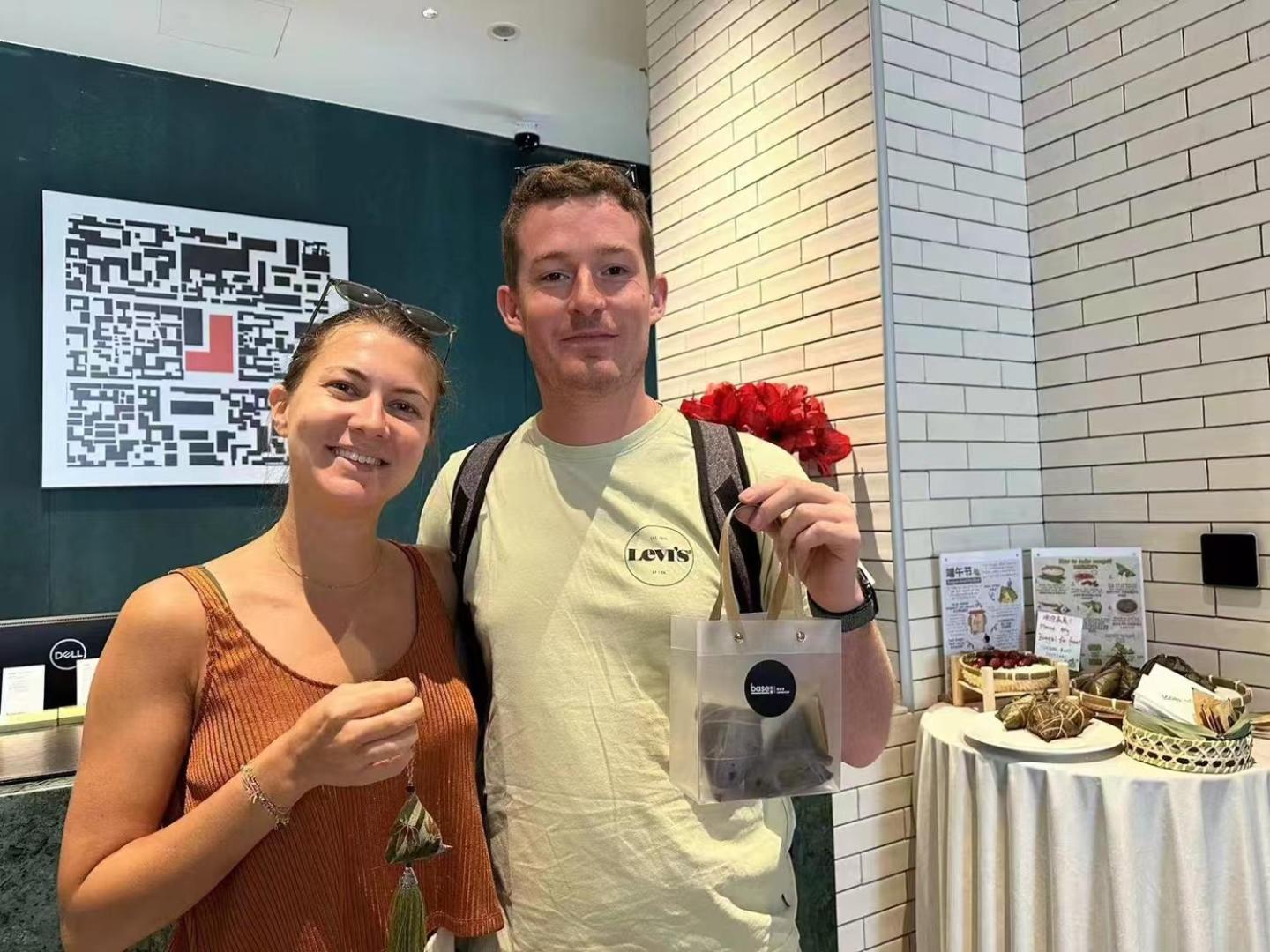 Base-Beijing Wangfujing Serviced Apartment- In Hutong &Bike Rental &Close To Forbidden City, Tian'Anmen Square &Subway Nearby &Free Coffee &Washing Machine,Kitchen &Restaurant Discount &English Speaking &High Speed Free Wifi 외부 사진 Visitors to the museum