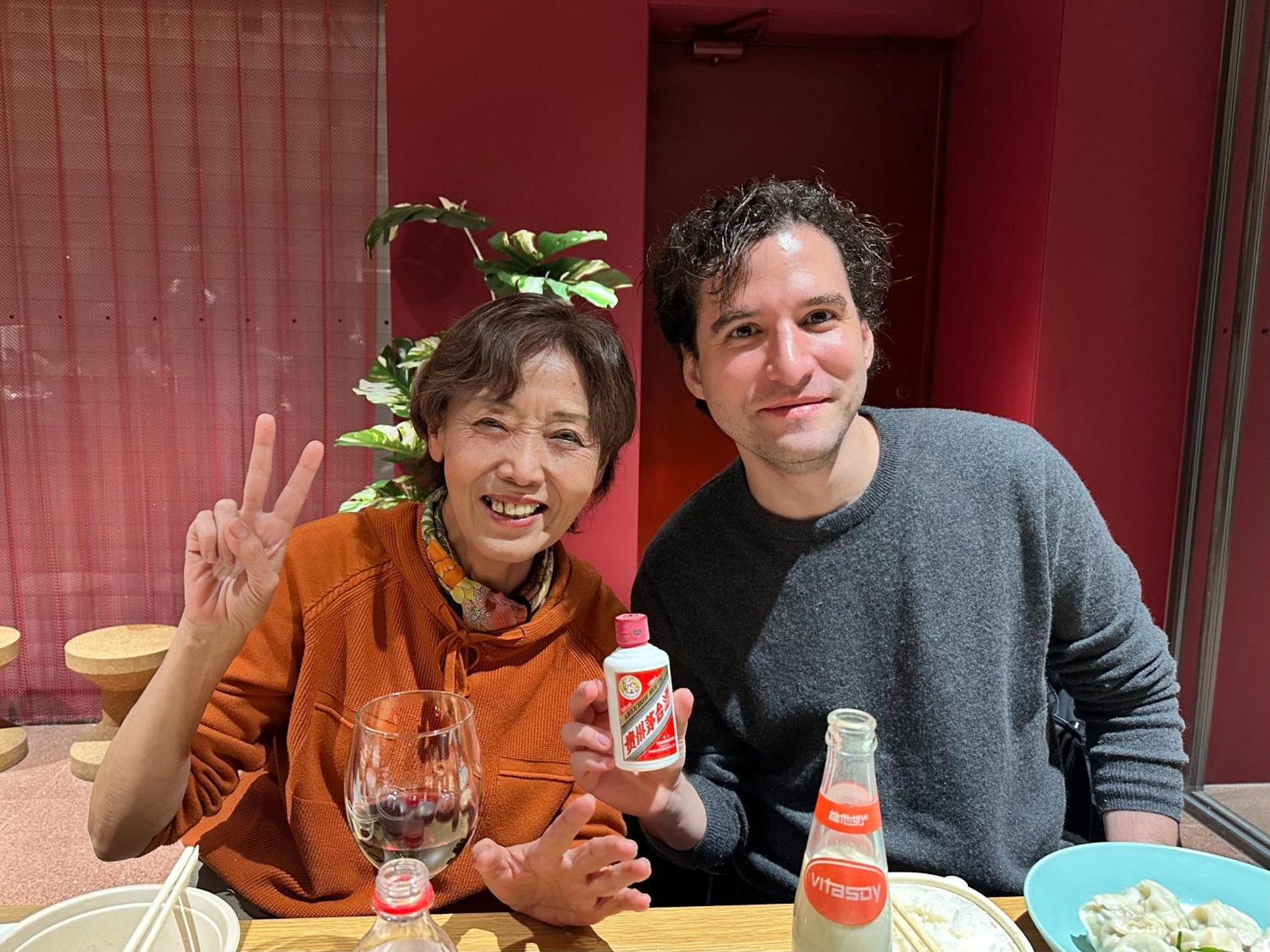 Base-Beijing Wangfujing Serviced Apartment- In Hutong &Bike Rental &Close To Forbidden City, Tian'Anmen Square &Subway Nearby &Free Coffee &Washing Machine,Kitchen &Restaurant Discount &English Speaking &High Speed Free Wifi 외부 사진 Yoko Kanno and Rob Kaz